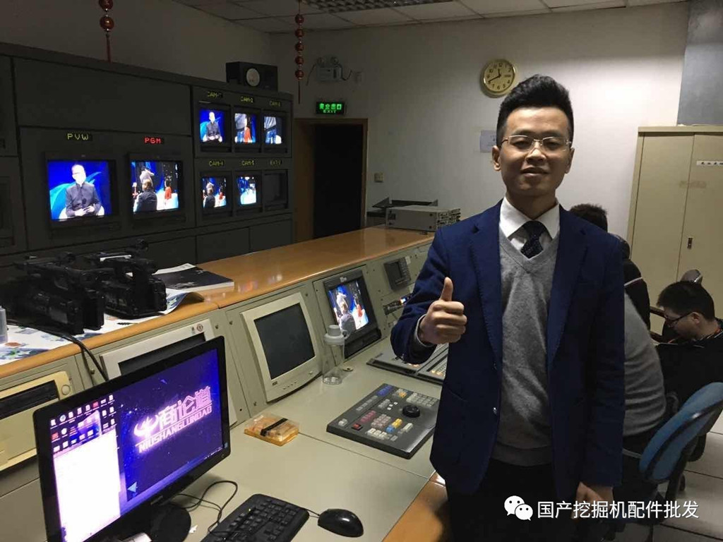 蒋金龙总经理在CCTV演播厅后台