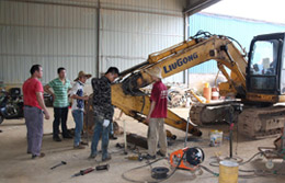 现场指导配件安装