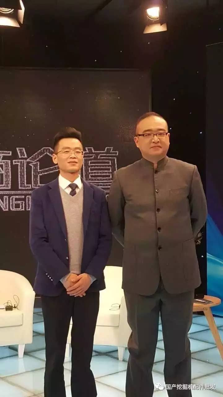 蒋金龙总经理与央视主持人朱轶合影