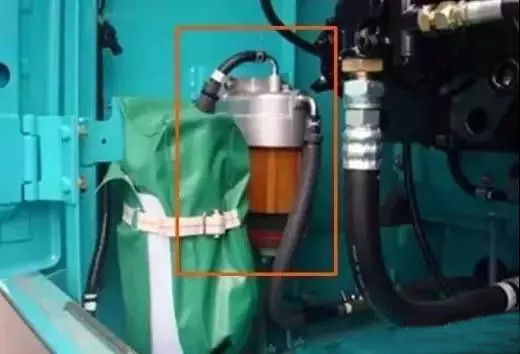 挖机油水分离器