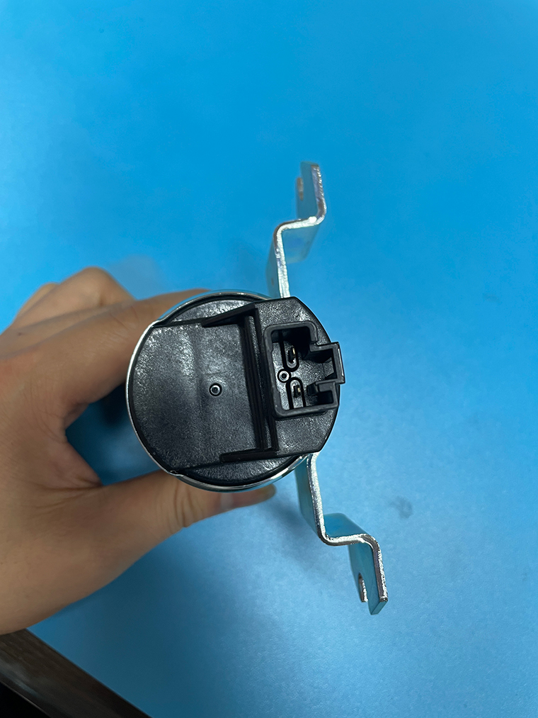 三一挖掘机继电器